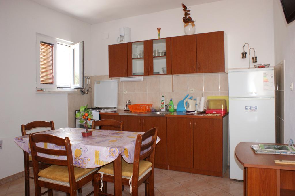 Apartments Kairos - Bili 9 Kastela Bagian luar foto