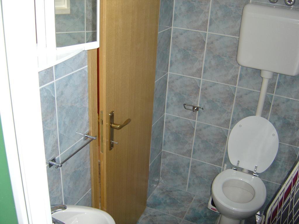 Apartments Kairos - Bili 9 Kastela Ruang foto
