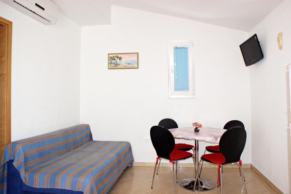 Apartments Kairos - Bili 9 Kastela Ruang foto