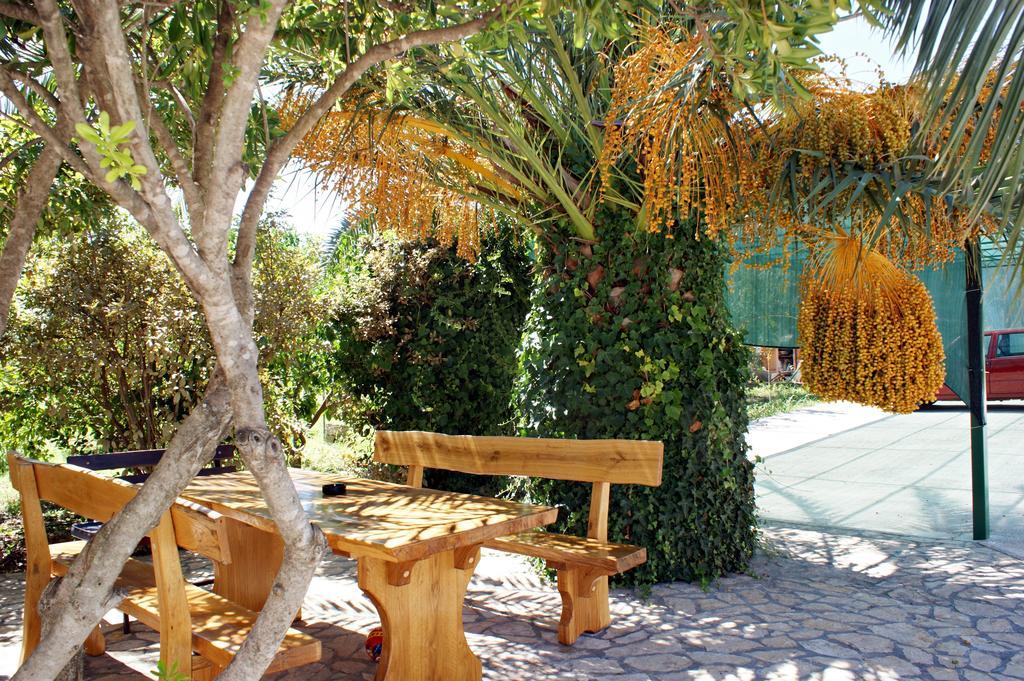 Apartments Kairos - Bili 9 Kastela Bagian luar foto