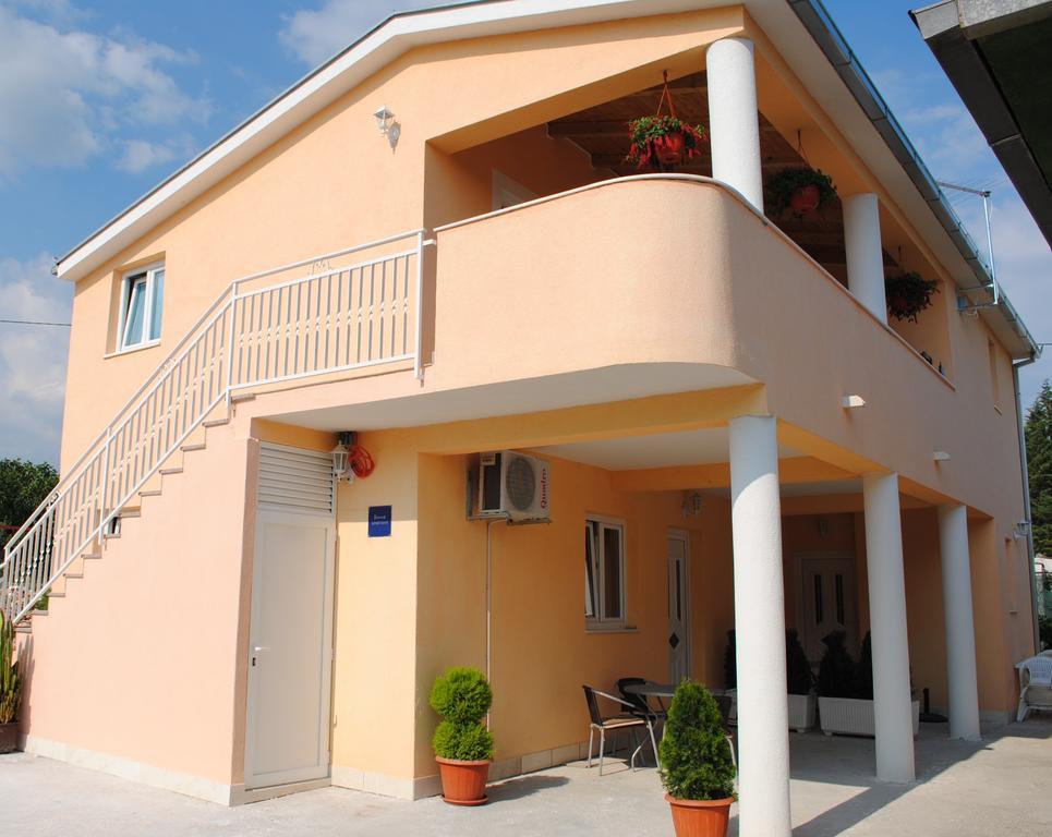 Apartments Kairos - Bili 9 Kastela Ruang foto