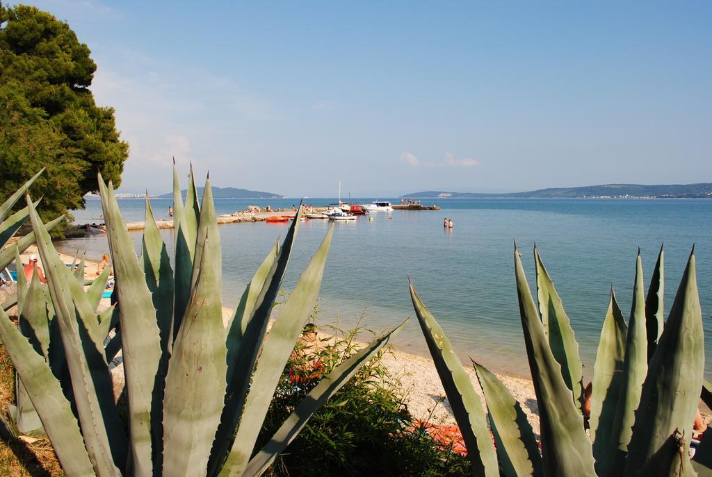 Apartments Kairos - Bili 9 Kastela Bagian luar foto