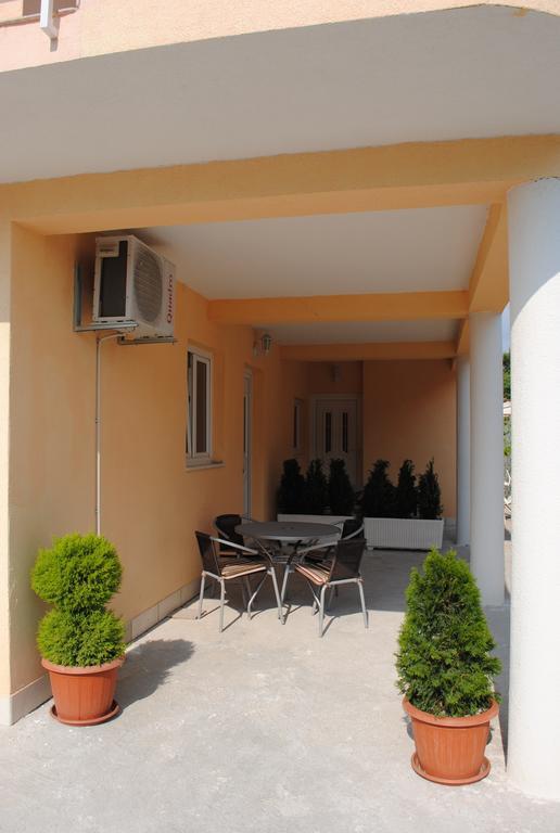 Apartments Kairos - Bili 9 Kastela Bagian luar foto