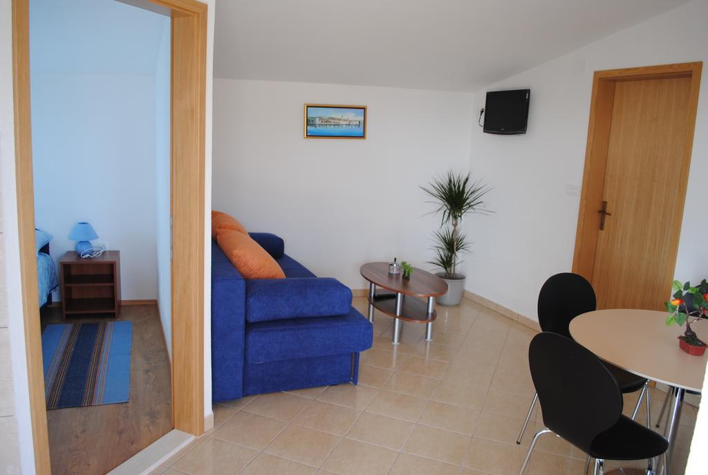 Apartments Kairos - Bili 9 Kastela Ruang foto