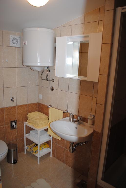 Apartments Kairos - Bili 9 Kastela Ruang foto
