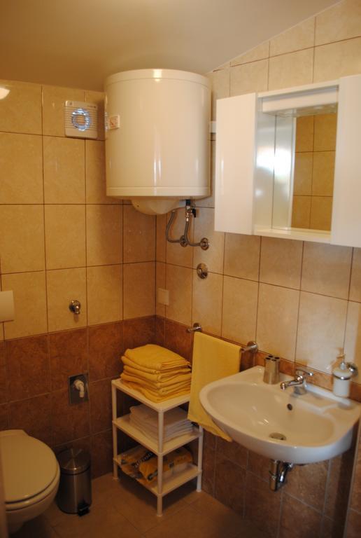 Apartments Kairos - Bili 9 Kastela Ruang foto