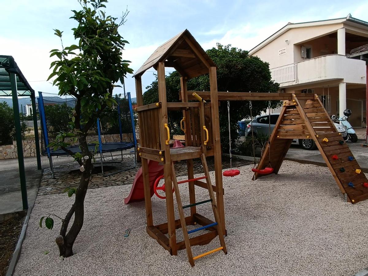 Apartments Kairos - Bili 9 Kastela Bagian luar foto