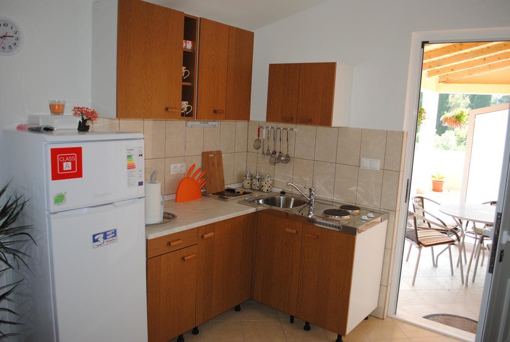 Apartments Kairos - Bili 9 Kastela Bagian luar foto